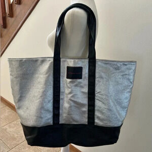 Victoria’s Secret | Limited Edition Silver
Weekender Tote Bag 2017.